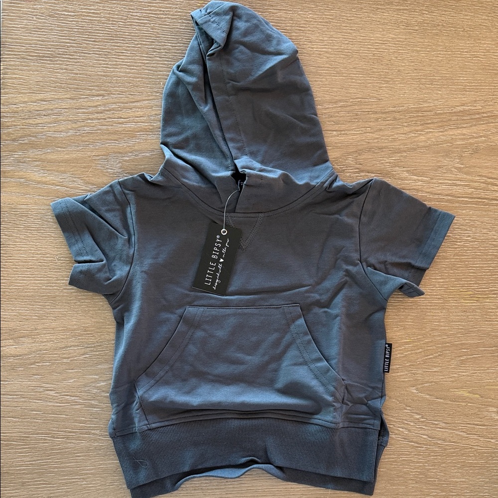 Little Bipsy Short-Sleeve Hoodie in Charcoal Gray